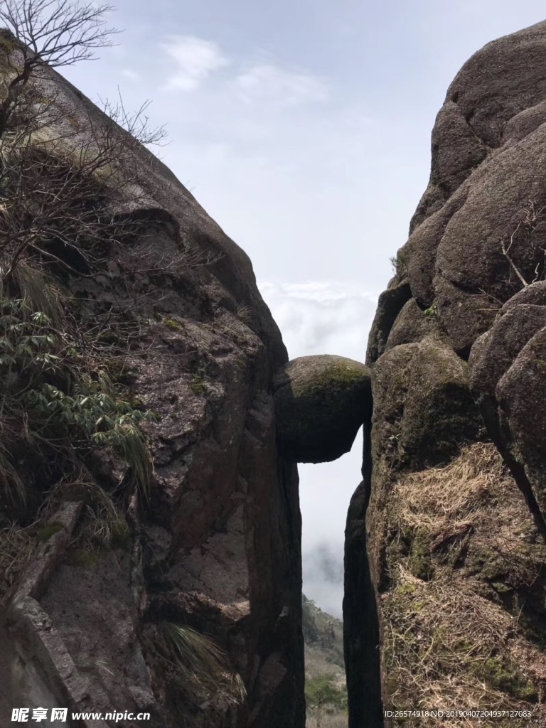 山崖山峰