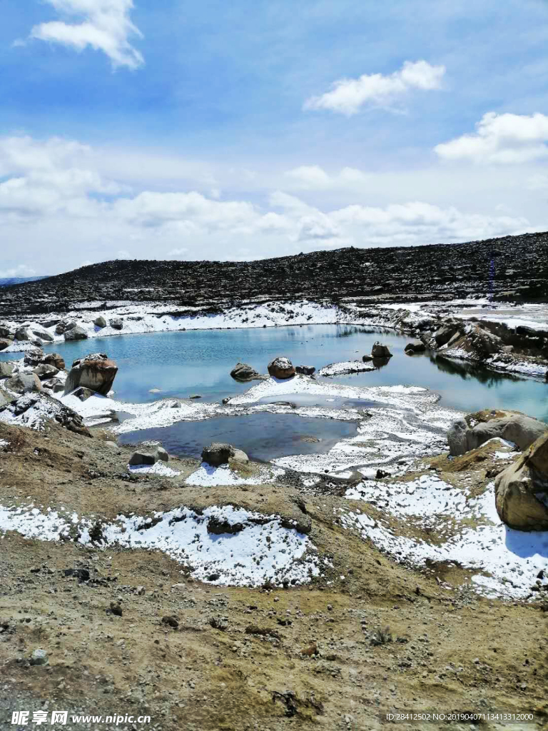 四川 甘孜州 稻城雪山 蓝天