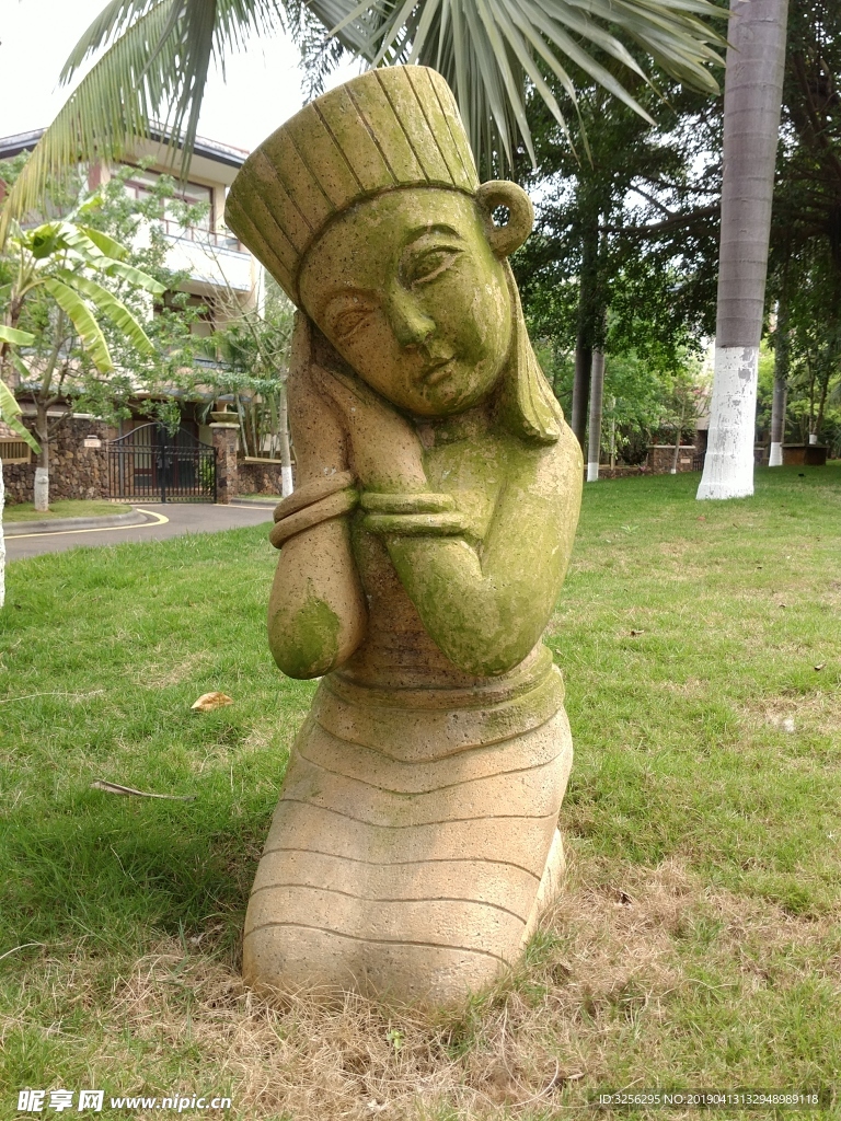 黎族姑娘雕塑