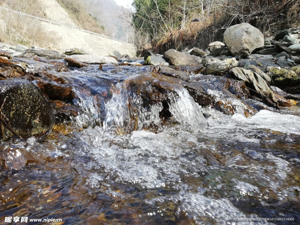 溪流 清澈