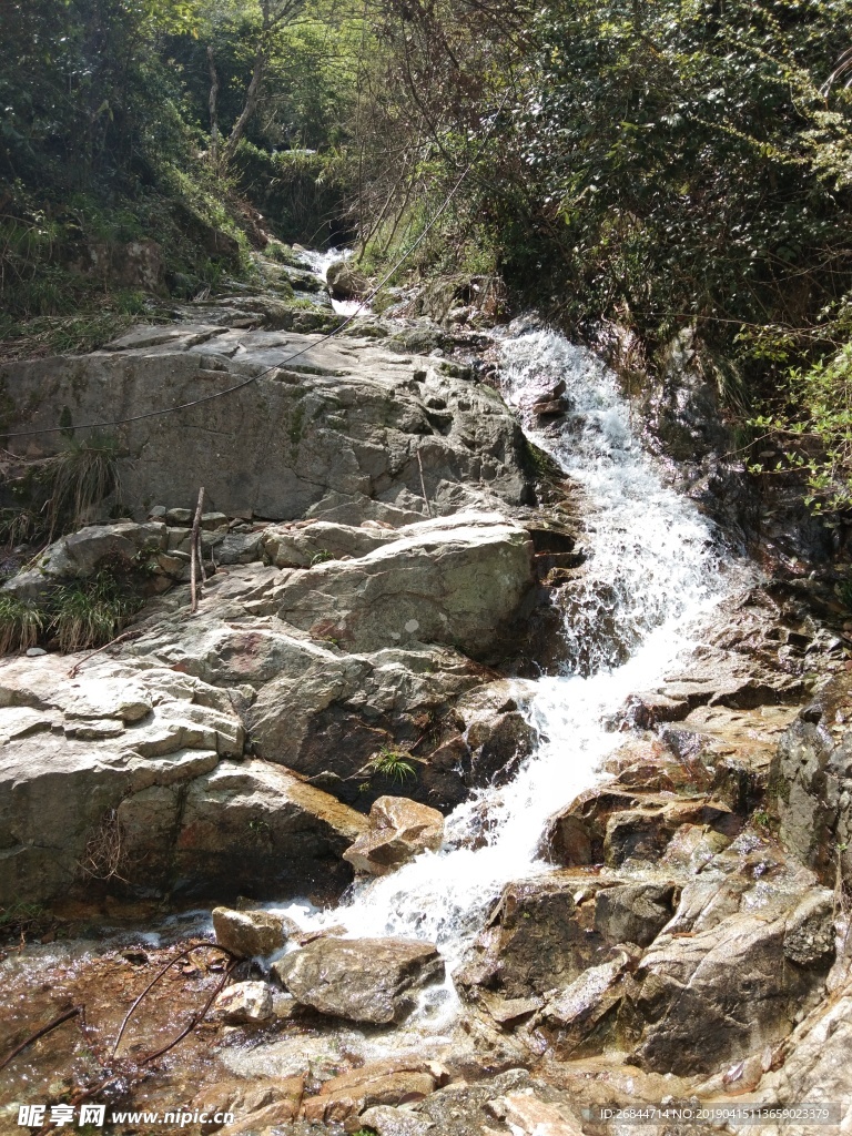 山泉水
