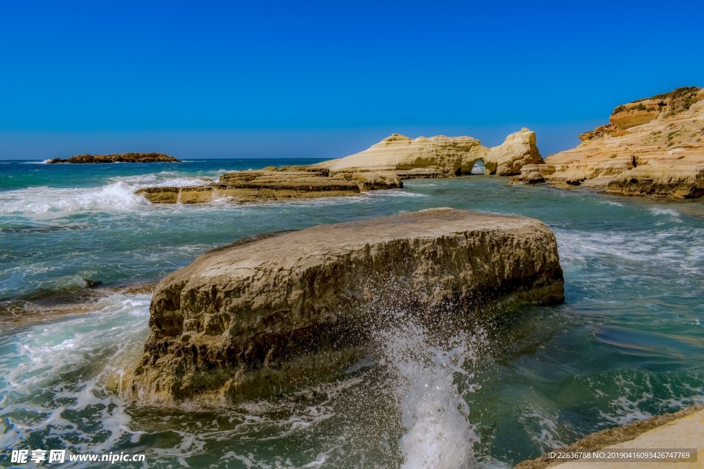 海洋浪小岛岩石风景8k图片素材