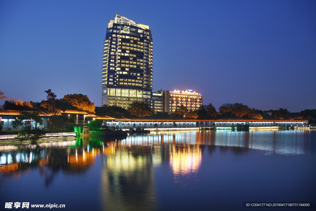 建筑 城市 晚上 夜景