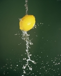 水花溅起