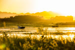 湖边夕阳