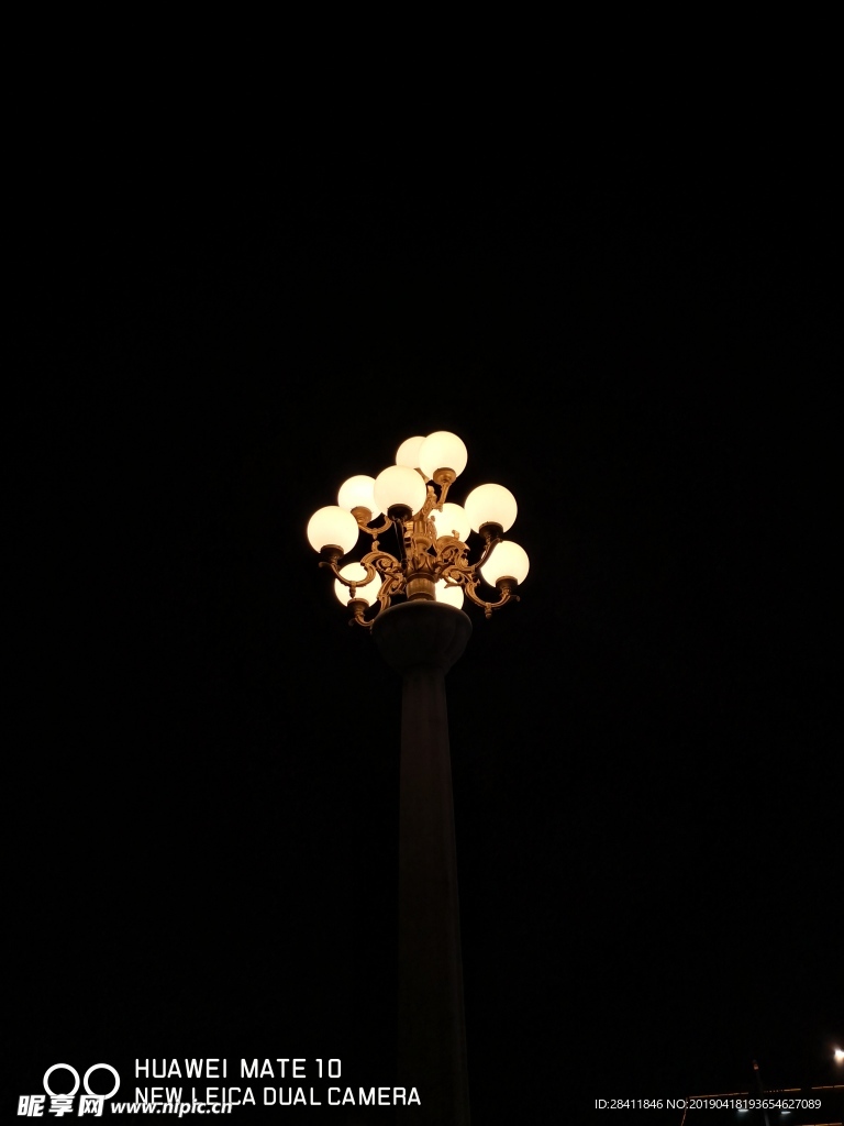 泰山天外村广场灯柱