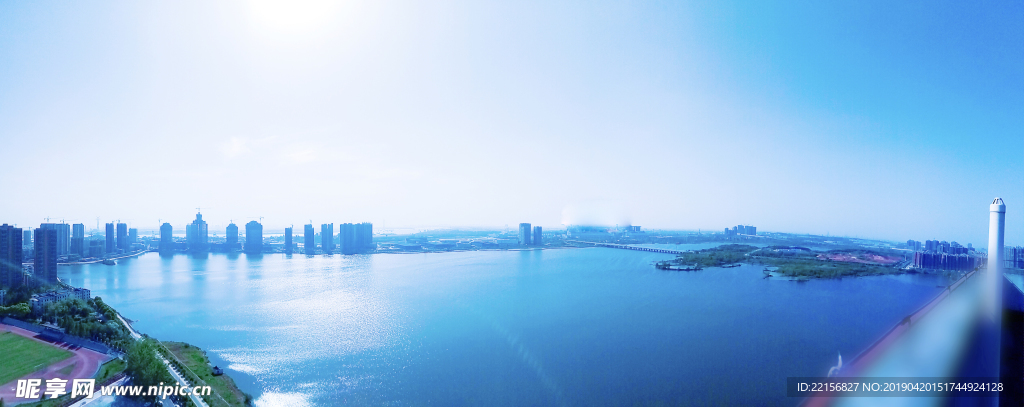 城市湖景