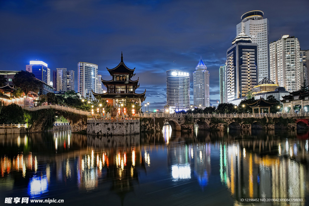 甲秀楼夜景