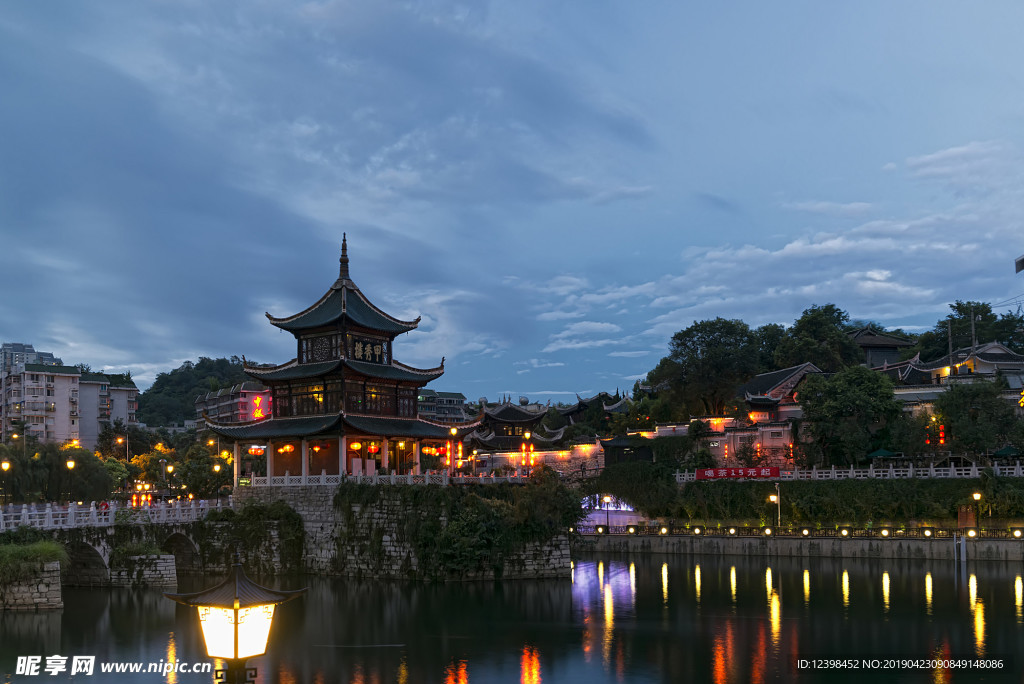 甲秀楼夜景