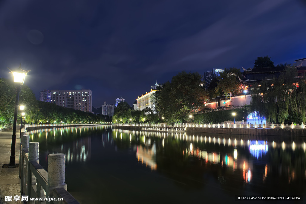 甲秀楼夜景