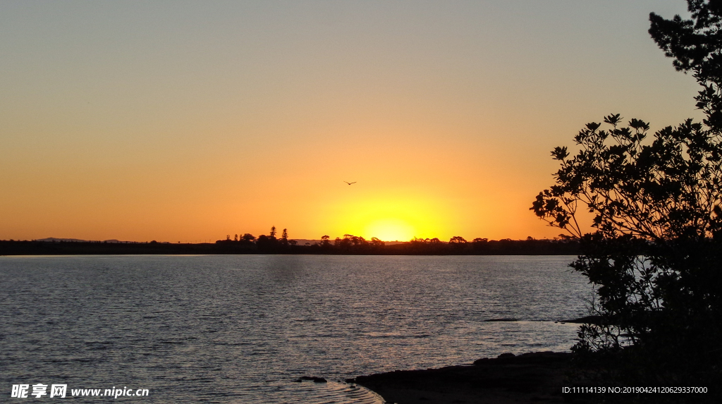 新西兰海滨夕阳风光