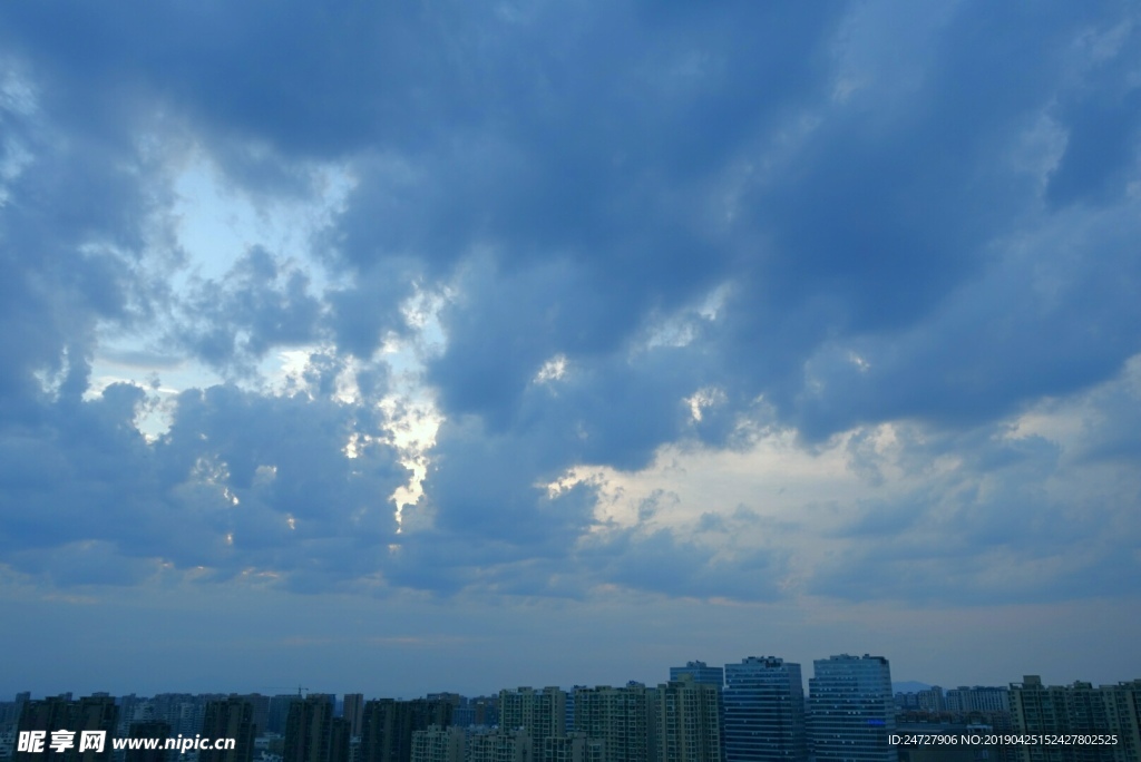 天空的云