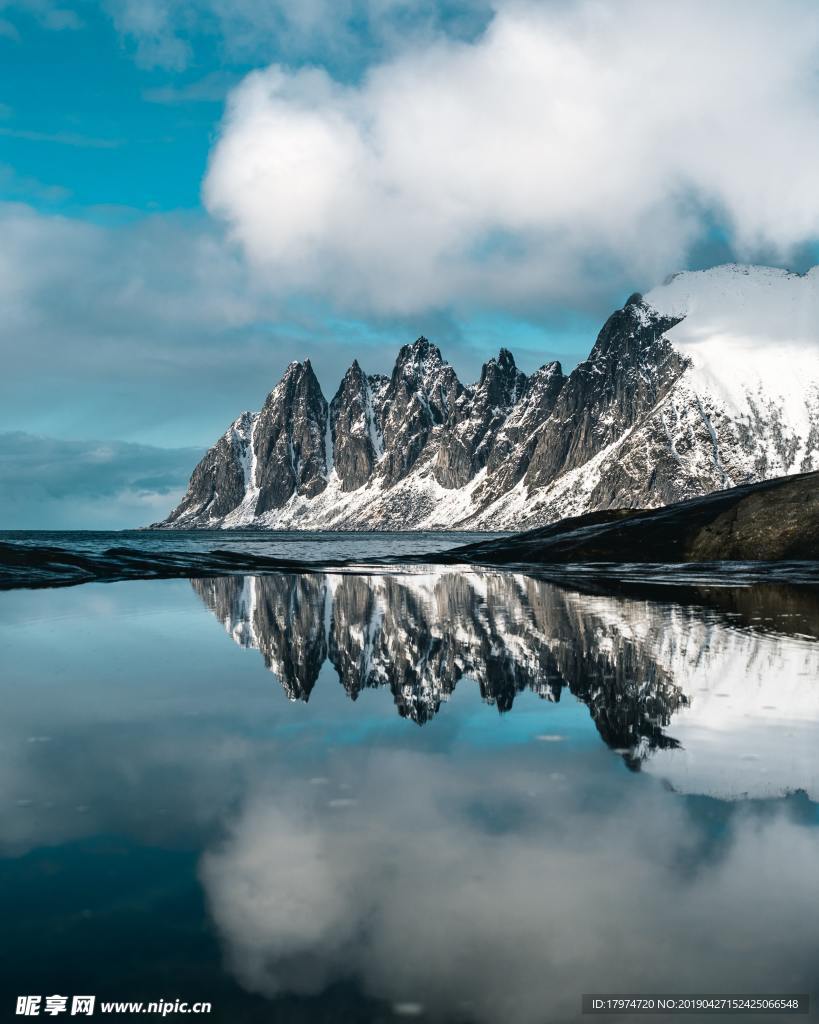 雪山 湖泊