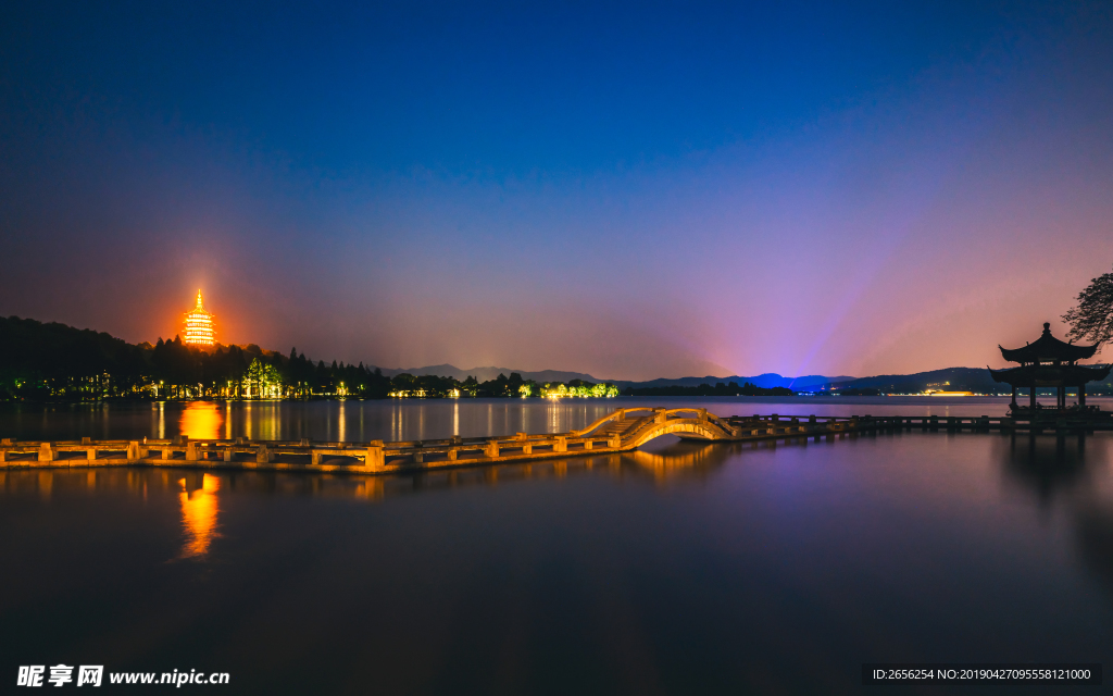 长桥西湖夜景