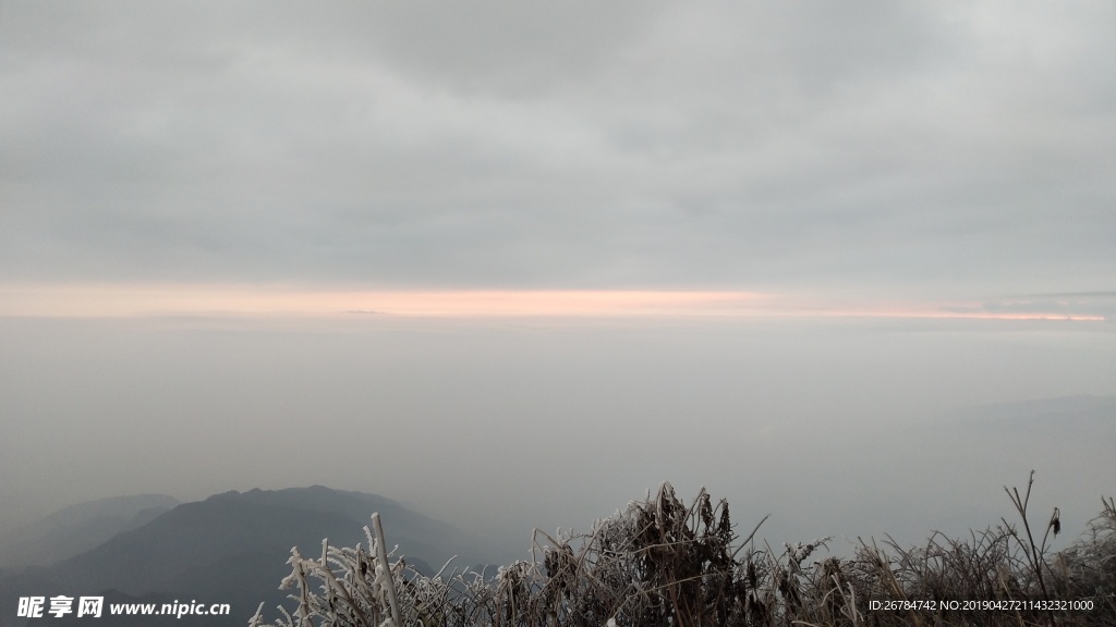 峨眉山日出