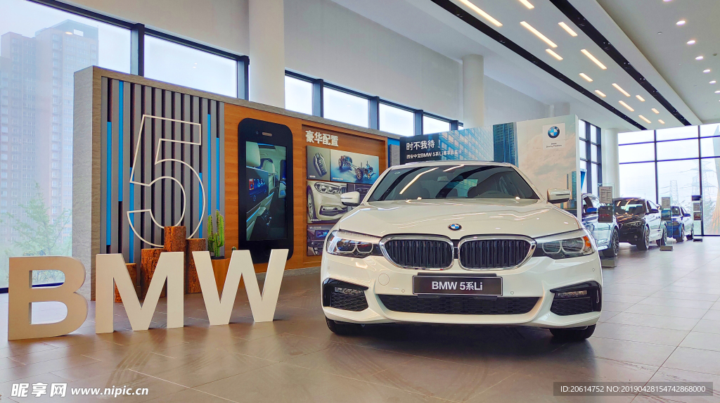 展厅里的BMW汽车