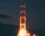 夜景下的斜拉桥