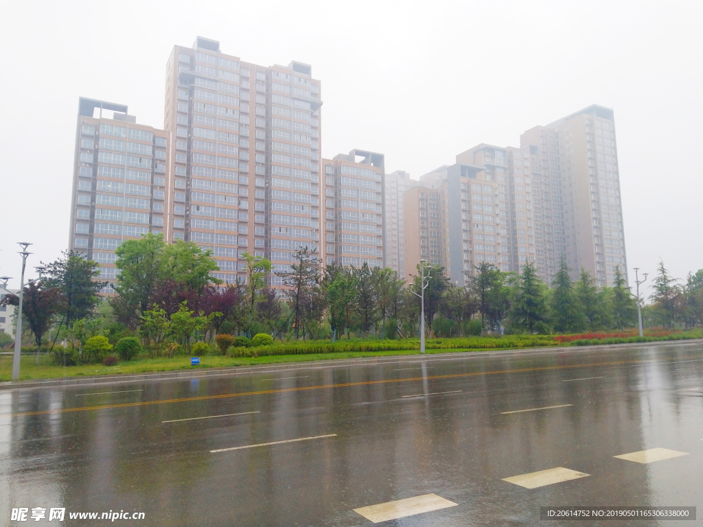 雨天下的城市风景