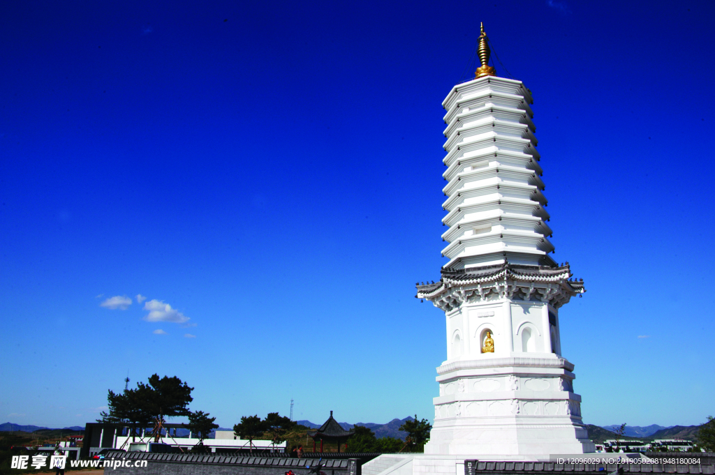 塔 天空