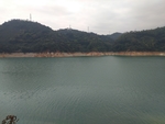 新丰江水库清澈水面