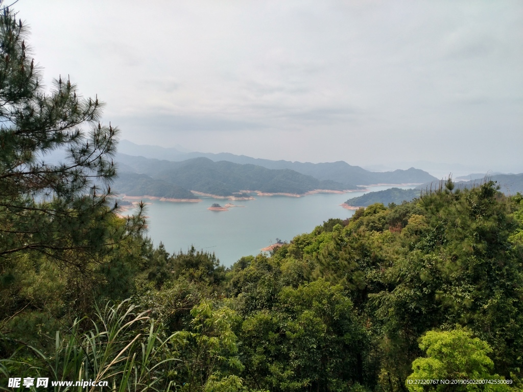 河源笔架山山中赏万绿湖