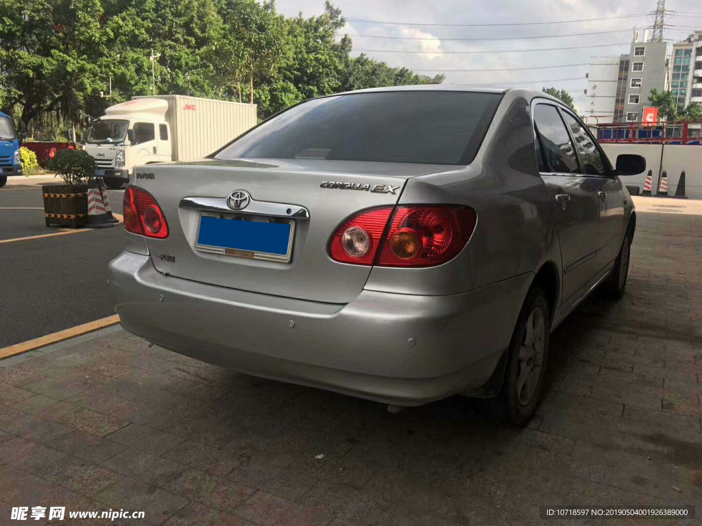 小轿车