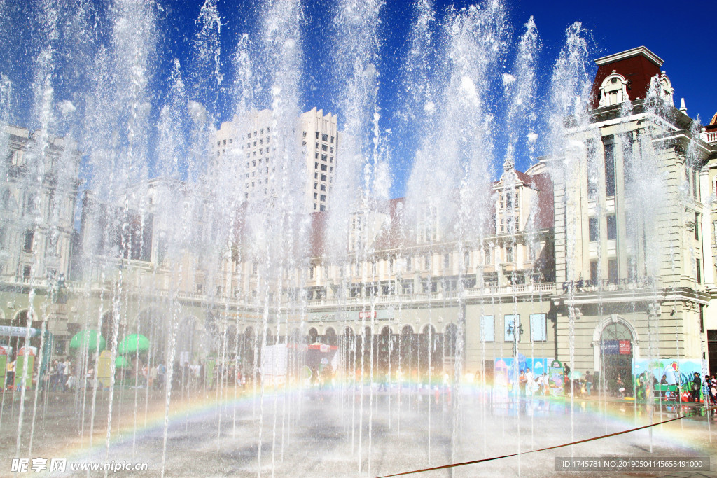 广场喷泉彩虹