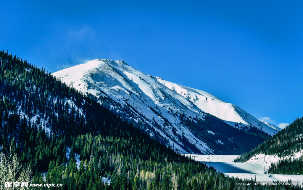 雪山背景