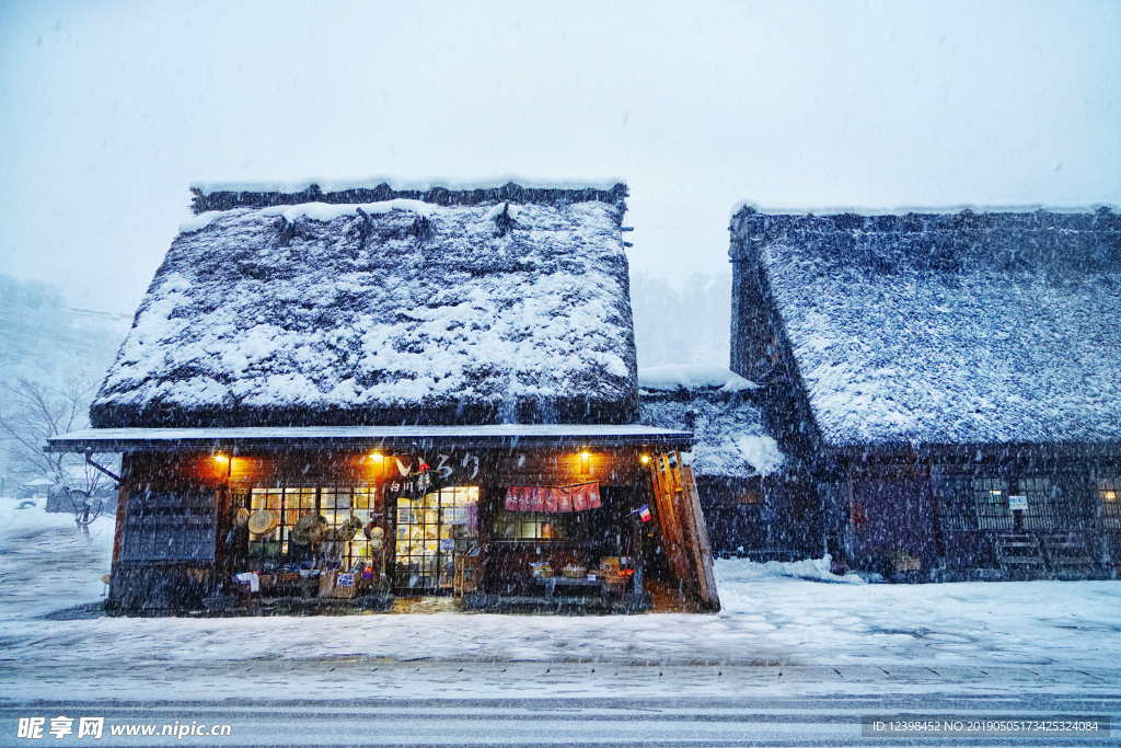 雪中木屋