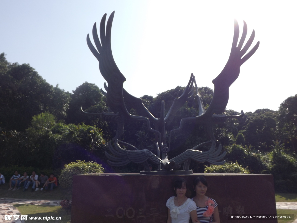 白鹤雕像