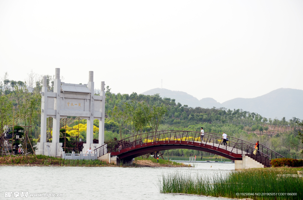 水天一色 湖面