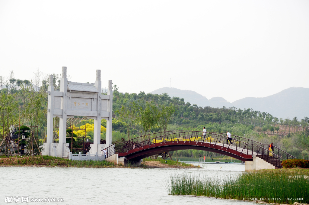 水天一色 湖面 游船  水面