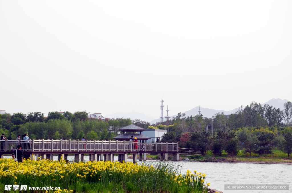 水天一色 湖面 游船  水面