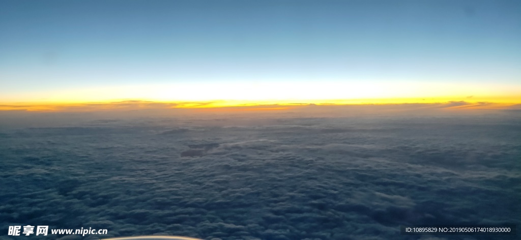 飞机上云海