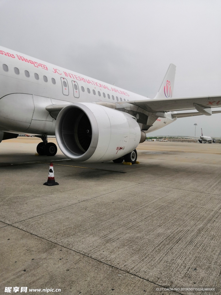 JC航空   飞机窗  天空