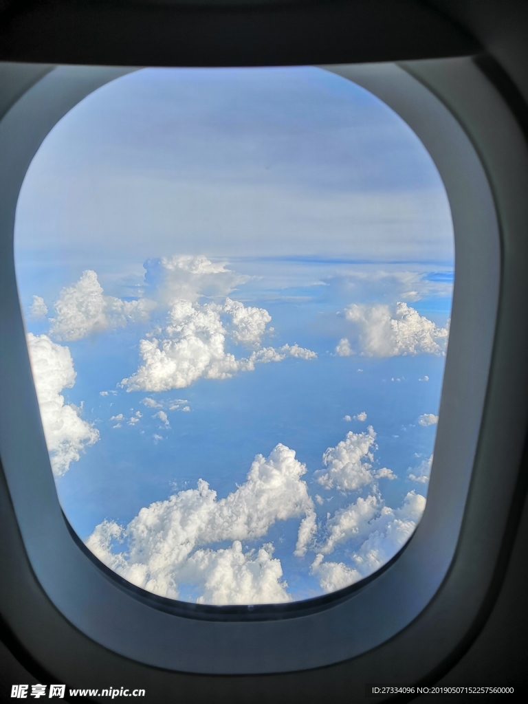 JC航空   飞机窗  天空