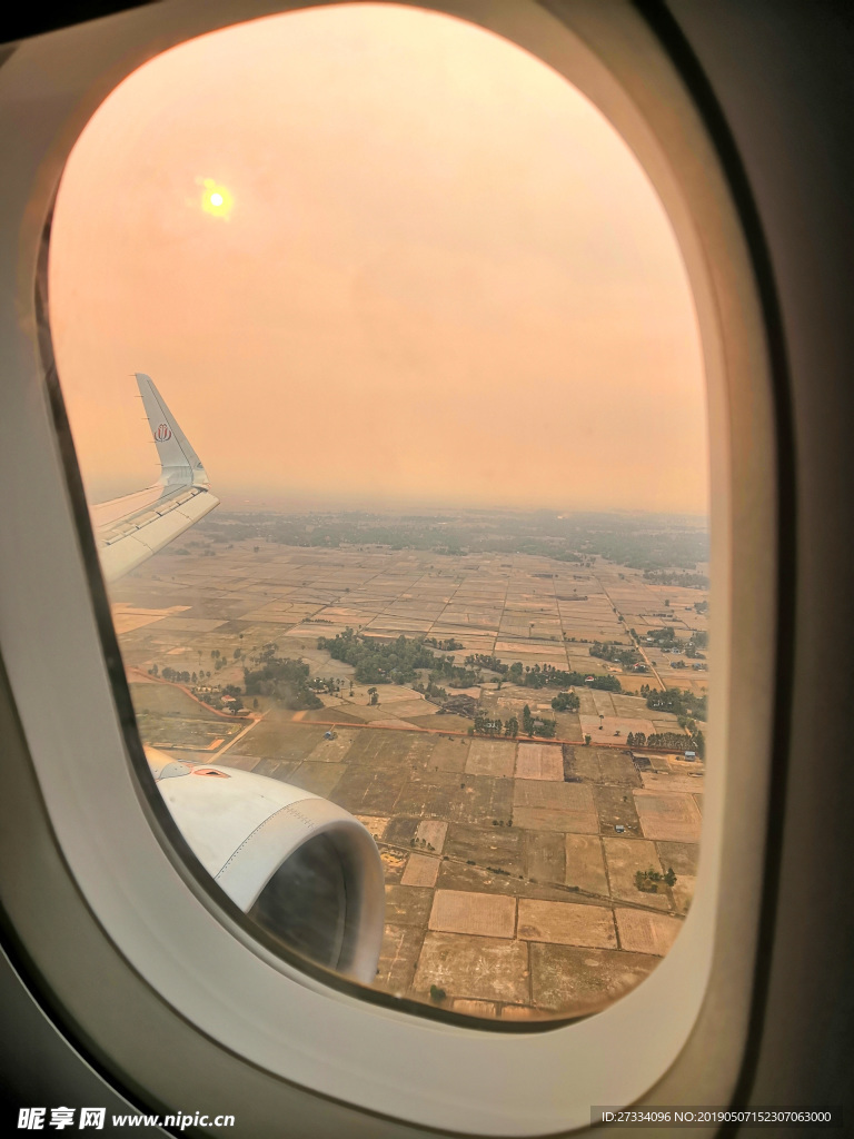 JC航空   飞机窗  天空