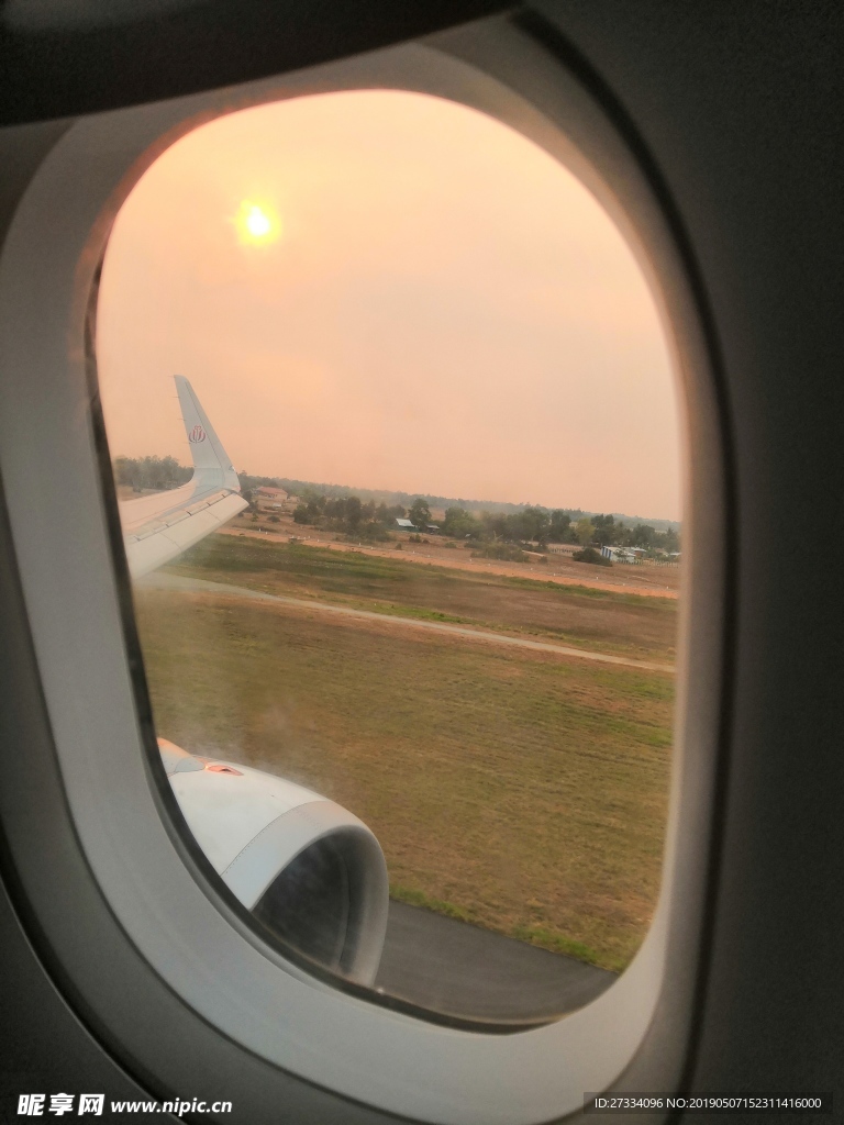 JC航空   飞机窗  天空