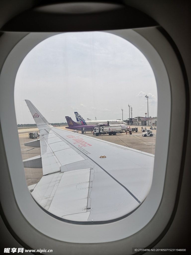 JC航空   飞机窗  天空