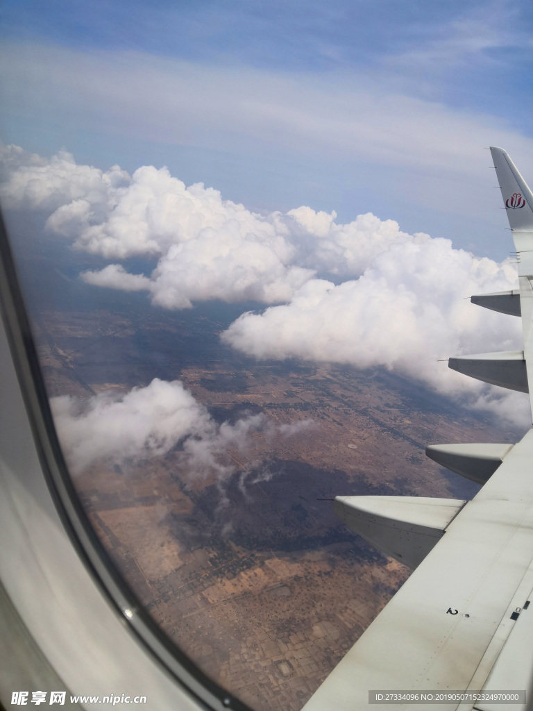 JC航空   飞机窗  天空