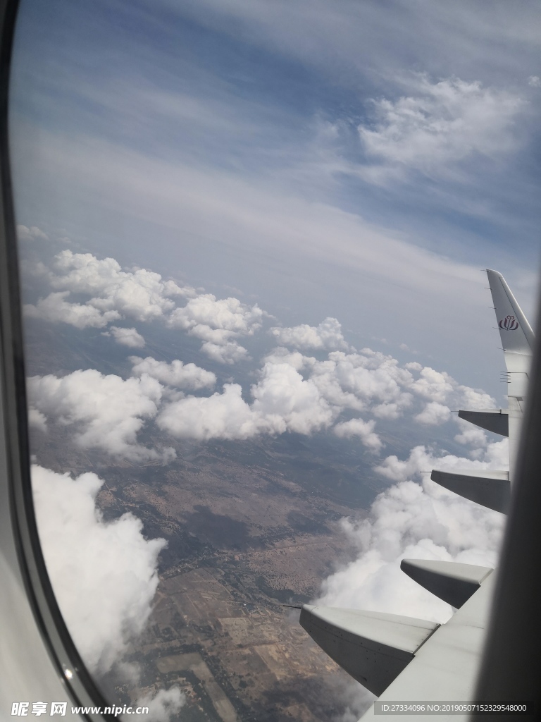 JC航空   飞机窗  天空