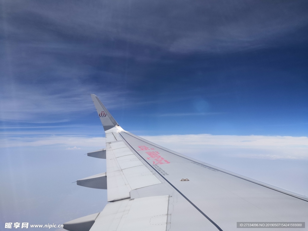 JC航空 飞机窗 天空 风景