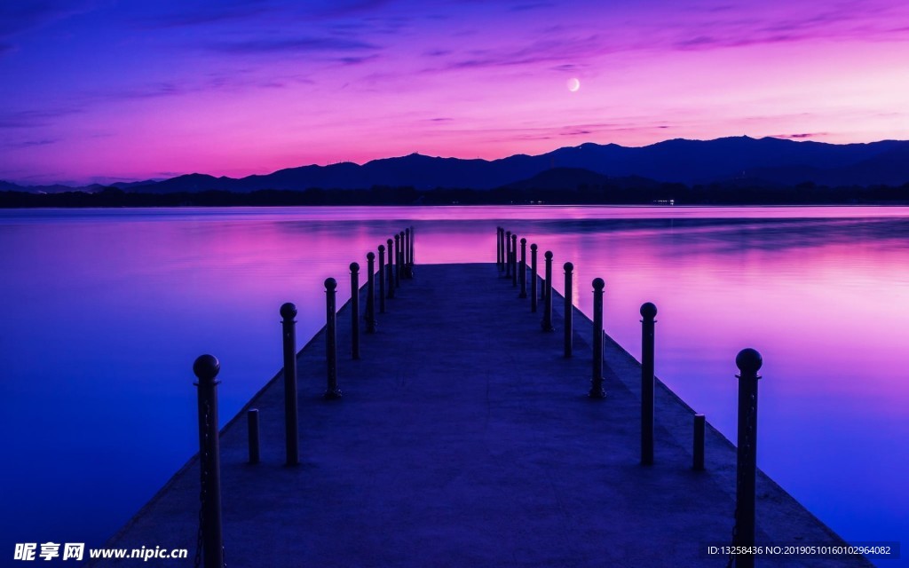 夜晚码头