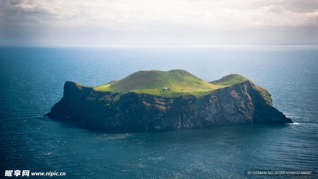 海中孤岛