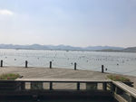 天空下湖面