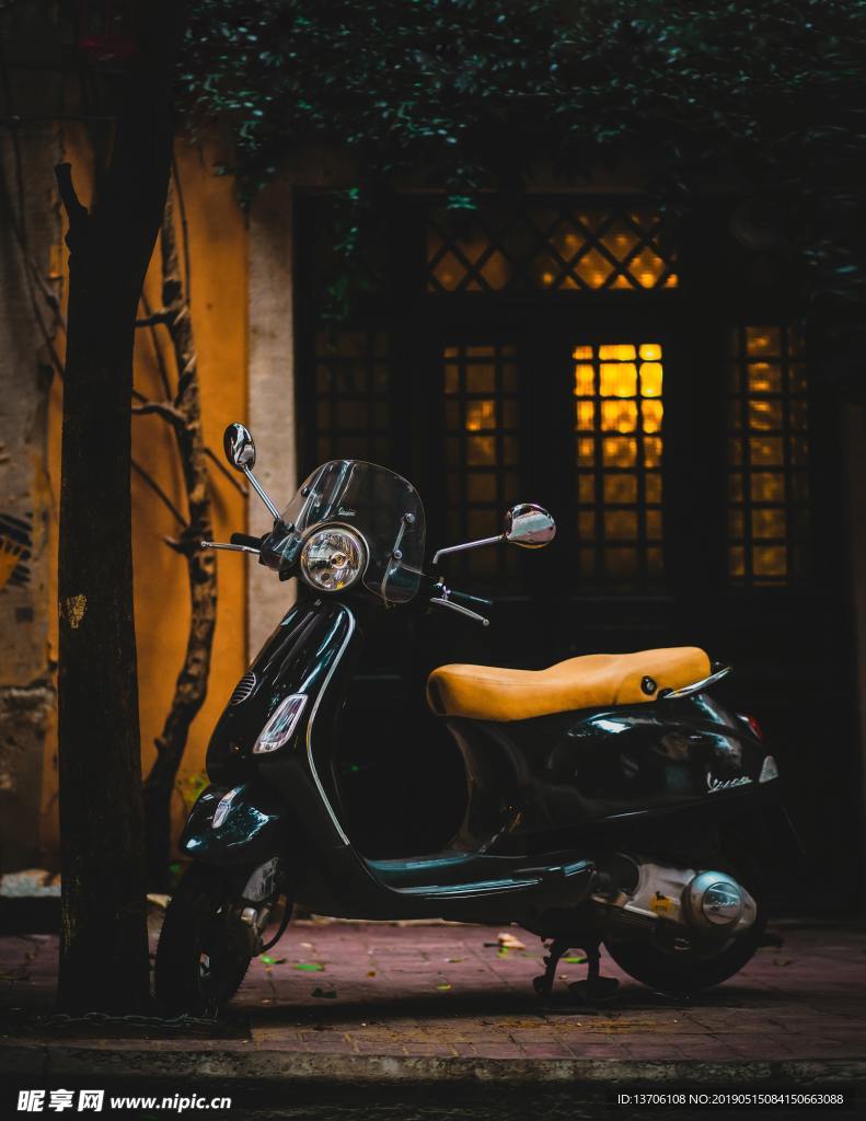 摩托车