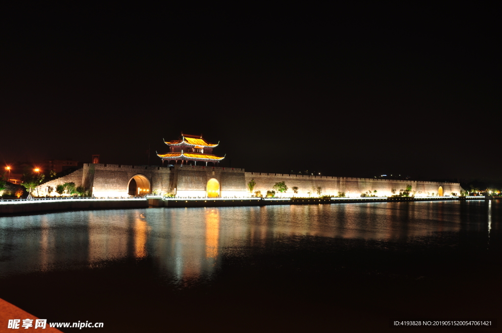 苏州城门夜景