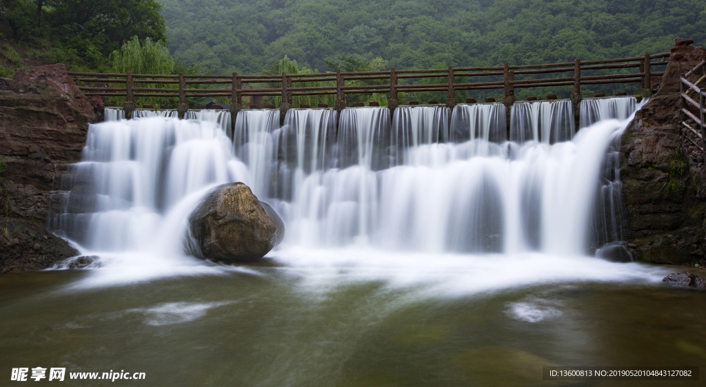 小沟背瀑布