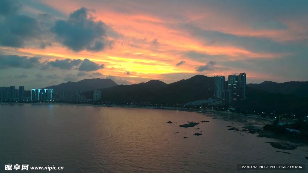 黄昏下的港岛