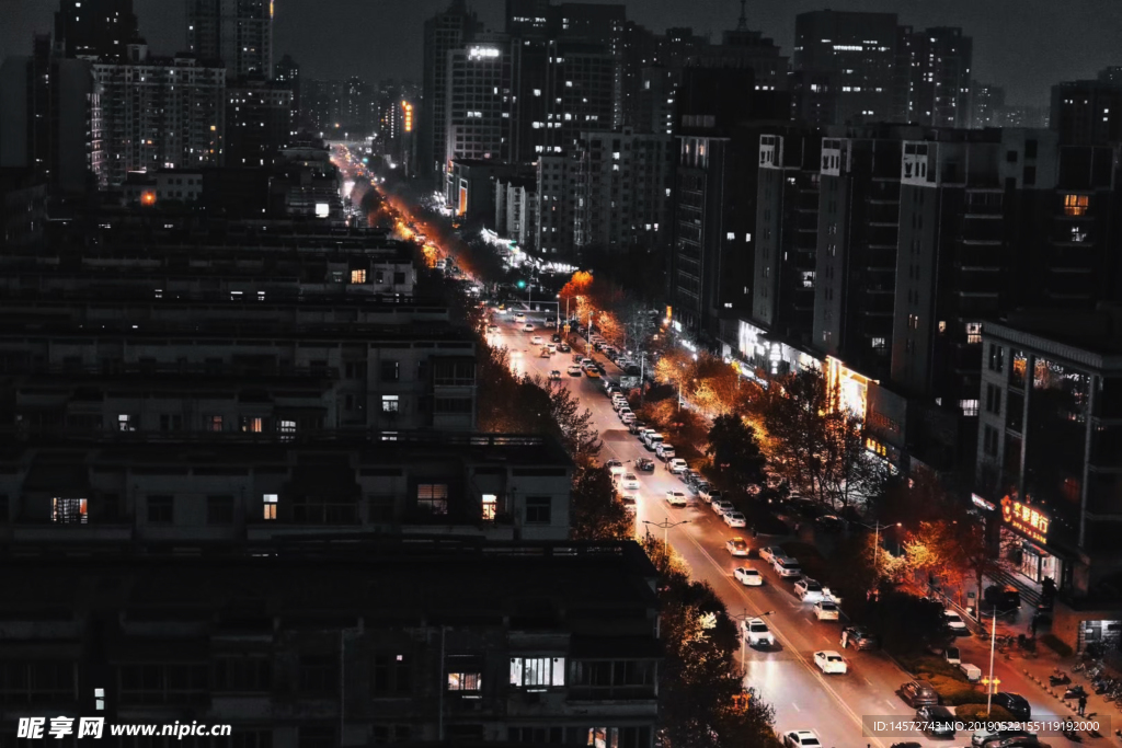 车水马龙城市夜景